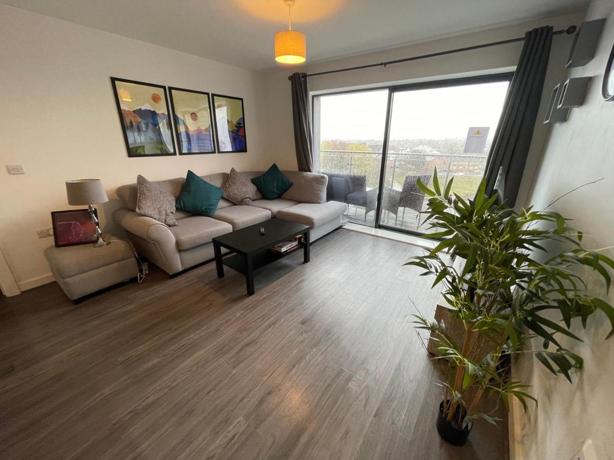 Balcony Marina Apartment With City Skyline Views - Free Secure Parking Manchester Exterior photo